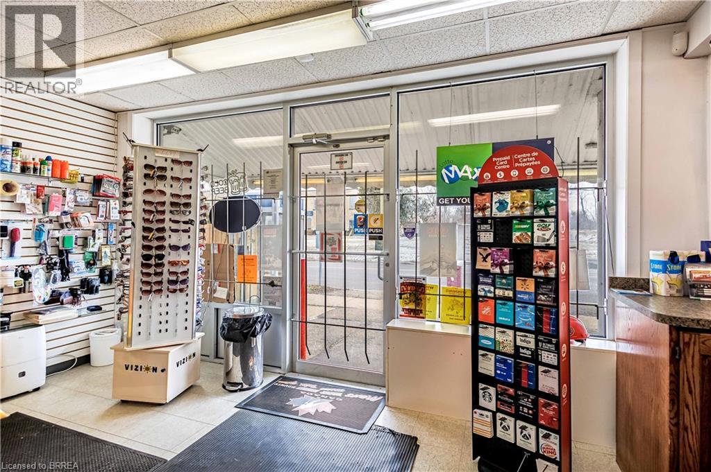 215 Grand River Avenue, Brantford, Ontario  N3T 4Y3 - Photo 4 - 40810836