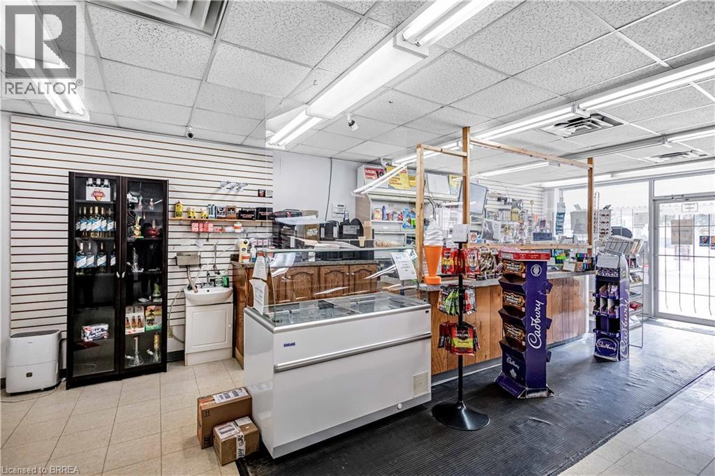 215 Grand River Avenue, Brantford, Ontario  N3T 4Y3 - Photo 8 - 40810836