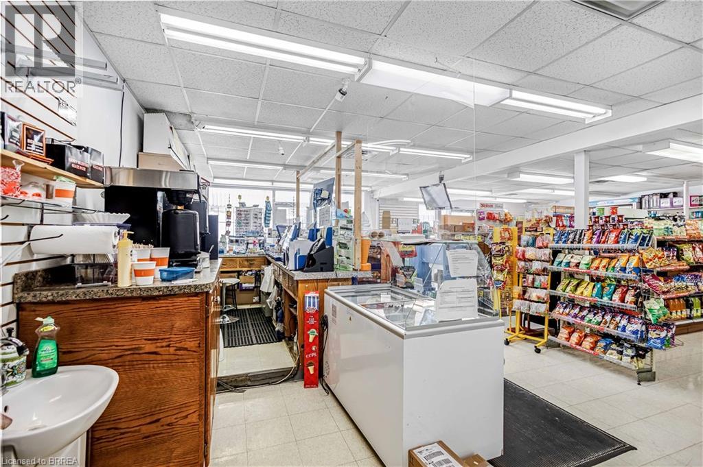 215 Grand River Avenue, Brantford, Ontario  N3T 4Y3 - Photo 9 - 40810836