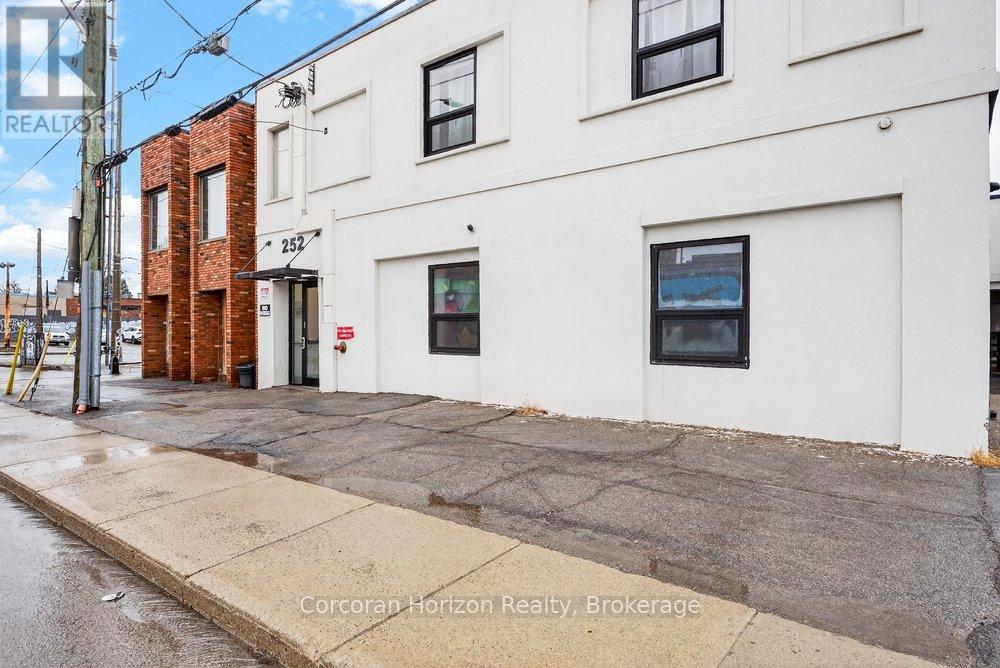 98 Barton Street E, Hamilton, Ontario  L8L 2V9 - Photo 2 - X12903736