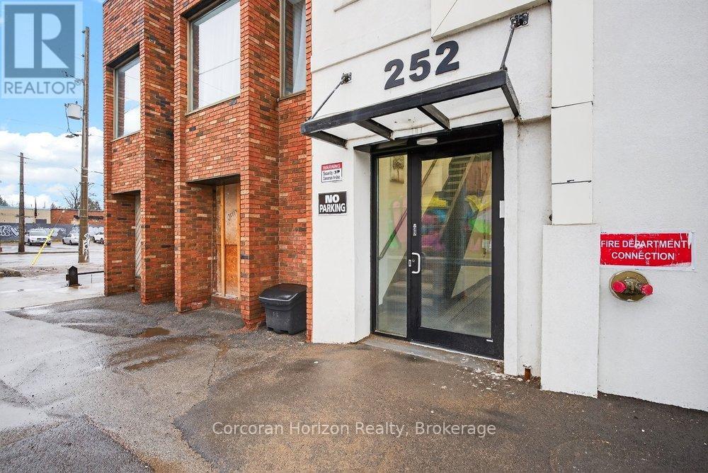 98 Barton Street E, Hamilton, Ontario  L8L 2V9 - Photo 3 - X12903736