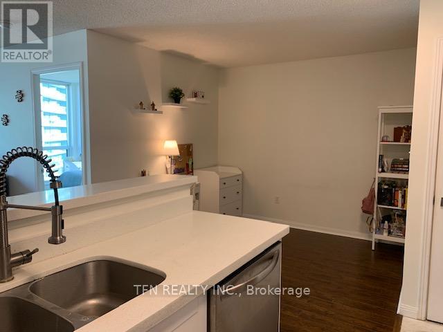 817 - 23 Lorraine Drive E, Toronto, Ontario  M2N 6Z6 - Photo 8 - C12903276