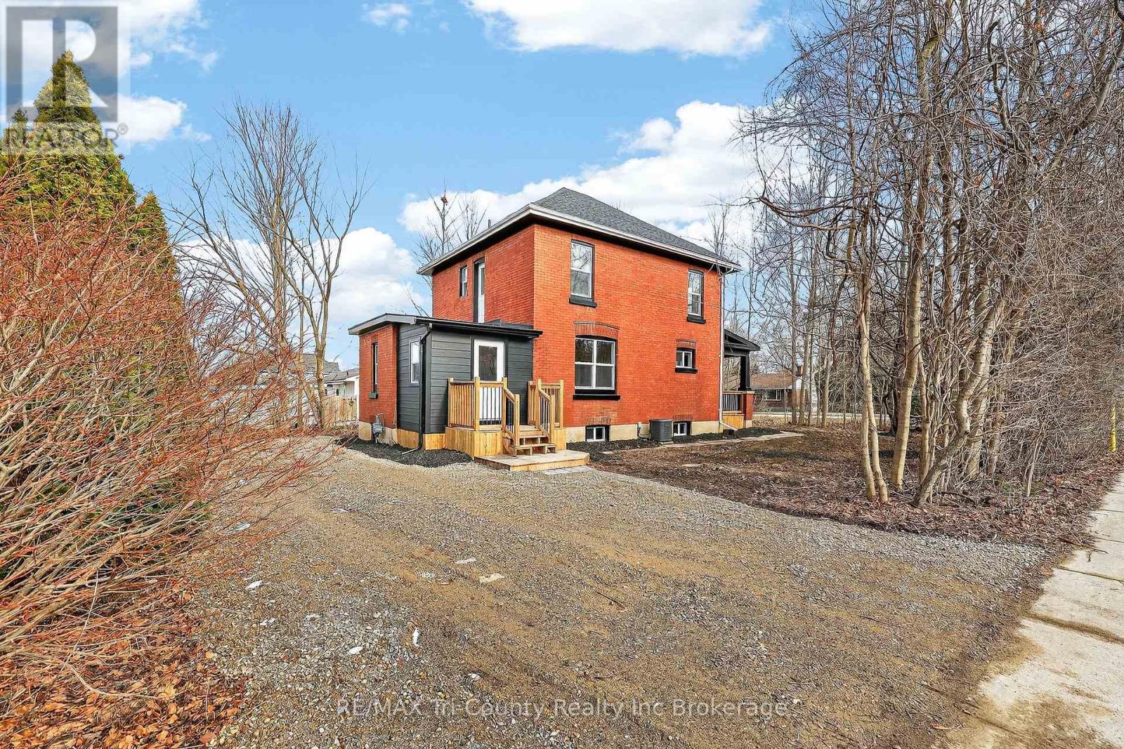 394 Wellington Street, Ingersoll, Ontario  N5C 1T6 - Photo 2 - X12903776