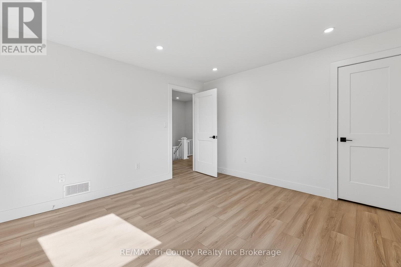 394 Wellington Street, Ingersoll, Ontario  N5C 1T6 - Photo 22 - X12903776