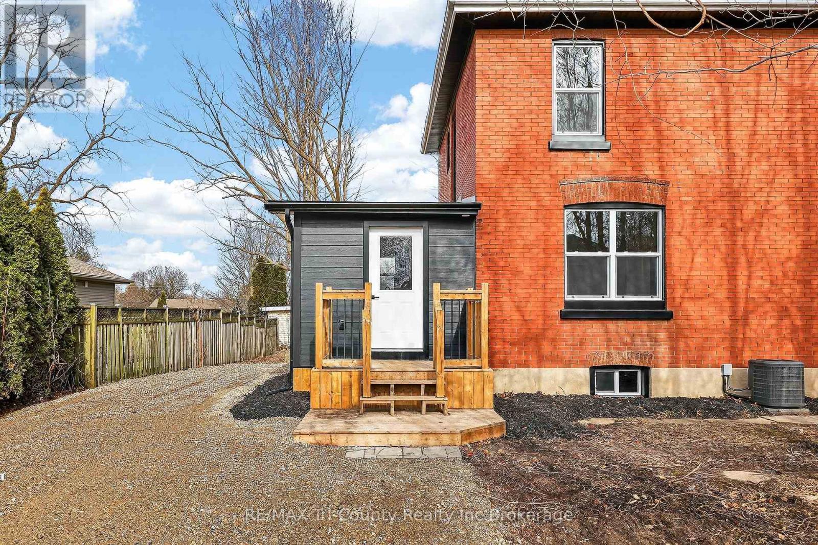 394 Wellington Street, Ingersoll, Ontario  N5C 1T6 - Photo 3 - X12903776