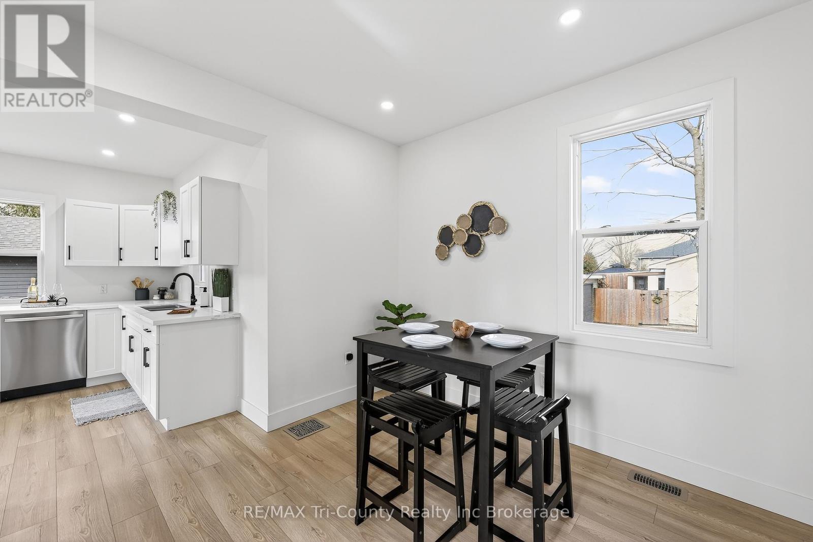 394 Wellington Street, Ingersoll, Ontario  N5C 1T6 - Photo 8 - X12903776