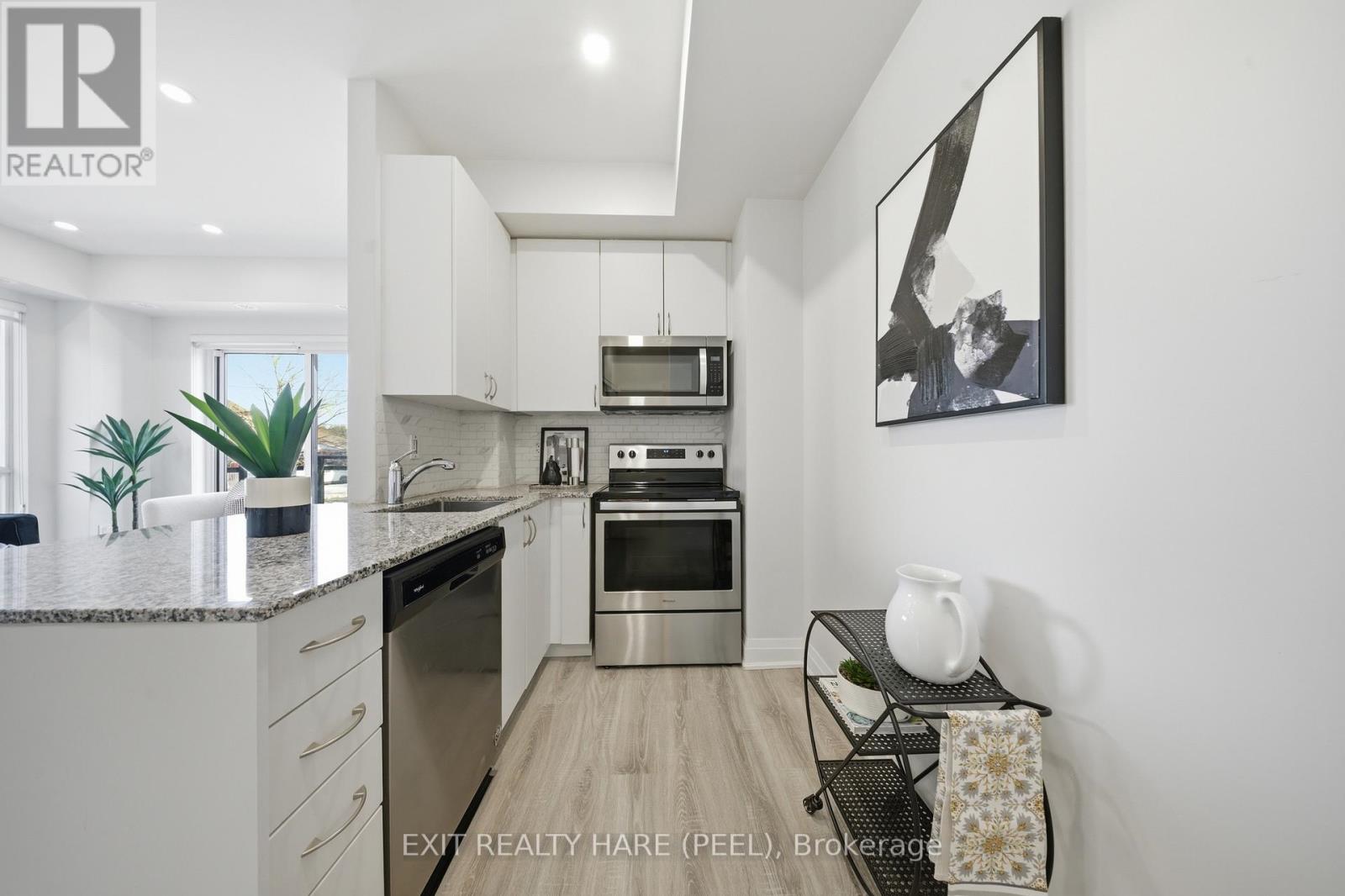 702 - 48 Coles Avenue, Vaughan, Ontario  L4L 0J1 - Photo 15 - N12901128