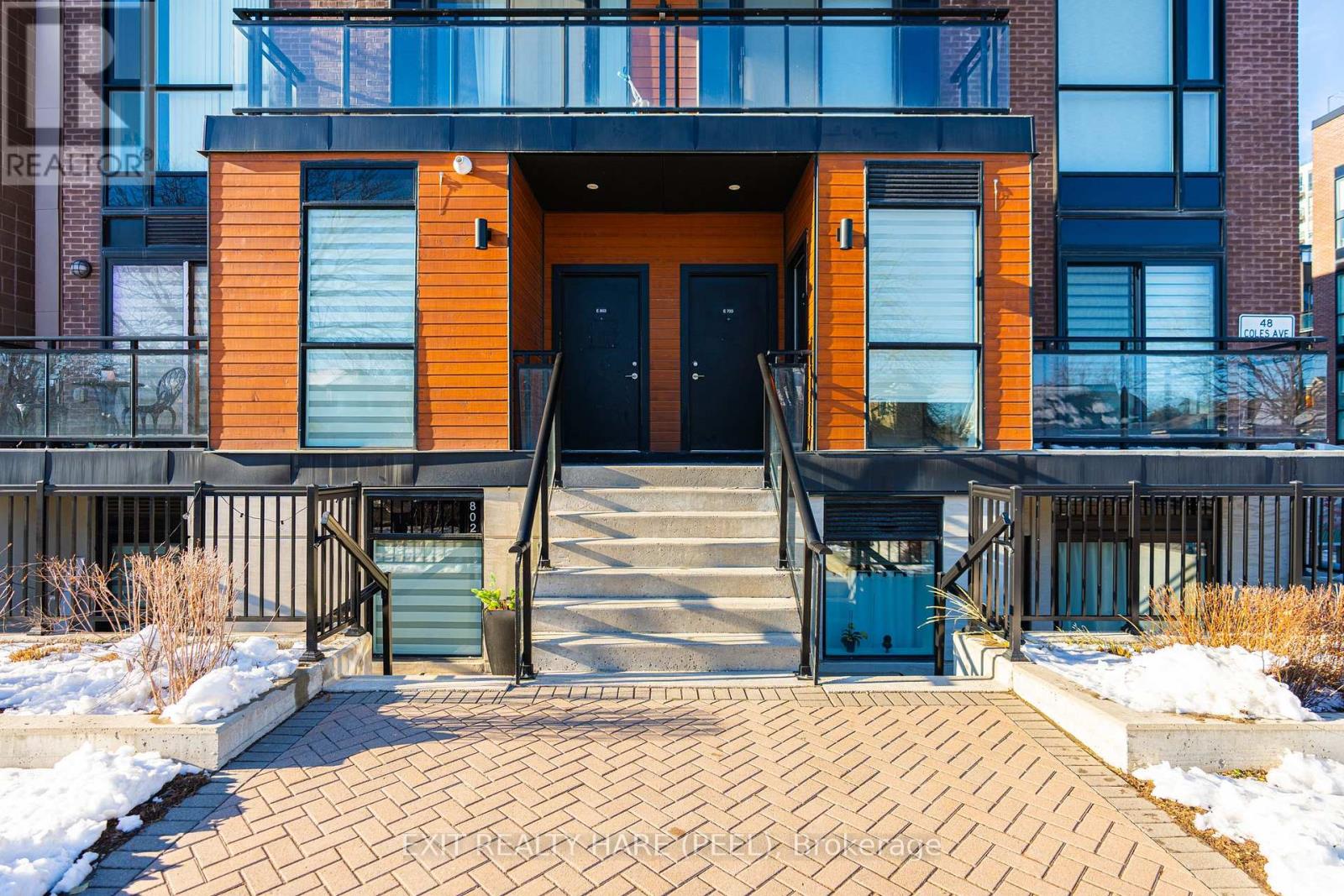 702 - 48 Coles Avenue, Vaughan, Ontario  L4L 0J1 - Photo 2 - N12901128