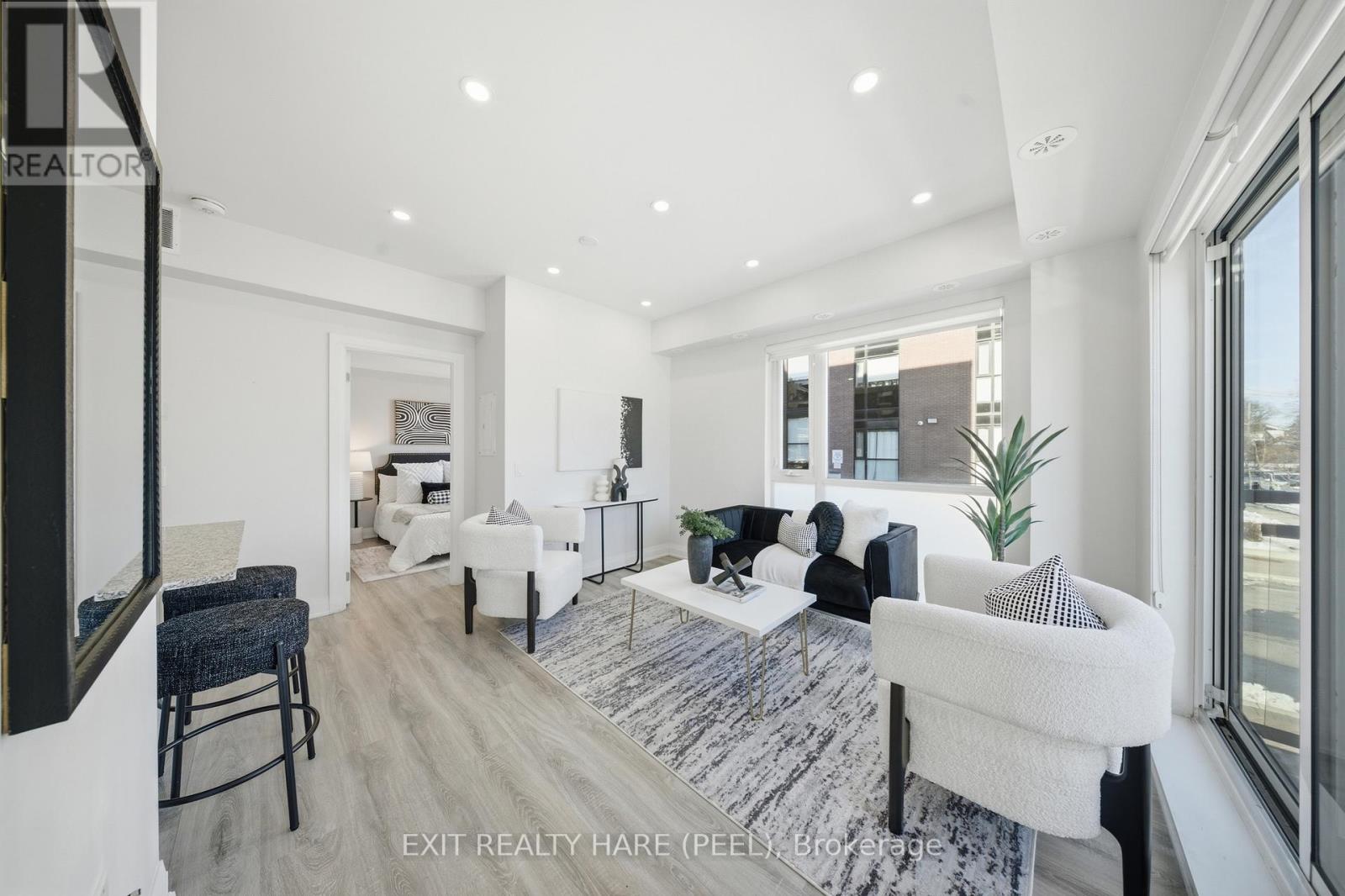 702 - 48 Coles Avenue, Vaughan, Ontario  L4L 0J1 - Photo 7 - N12901128