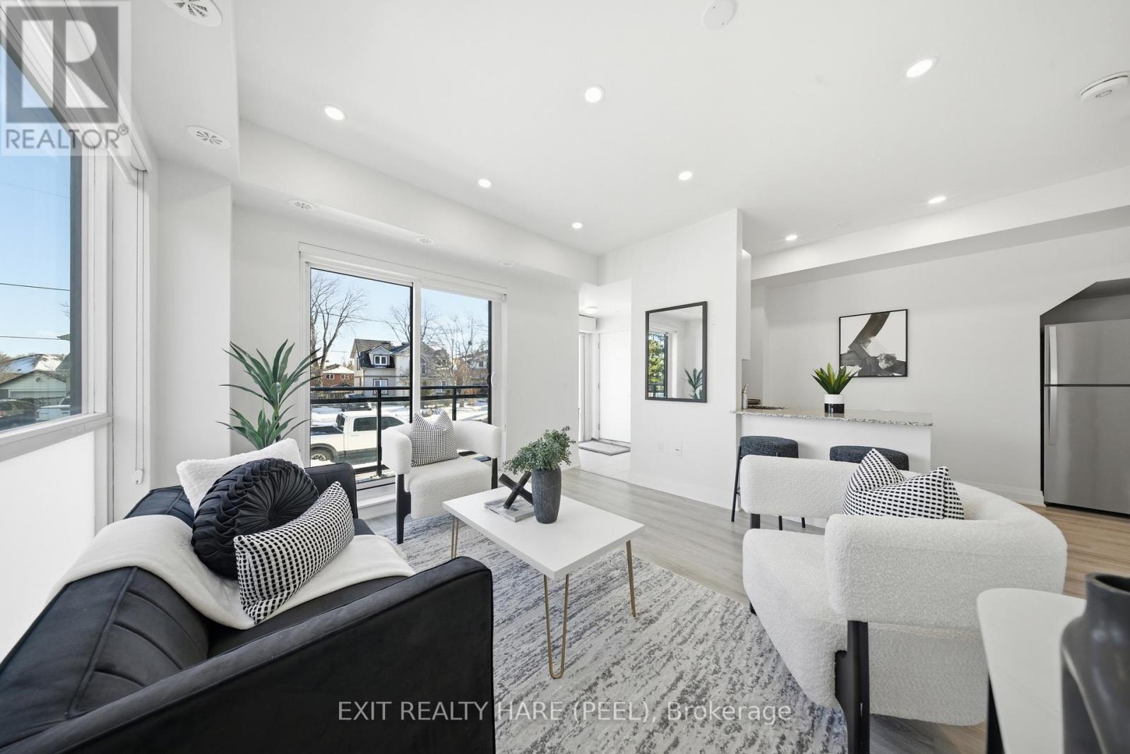 702 - 48 Coles Avenue, Vaughan, Ontario  L4L 0J1 - Photo 11 - N12901128