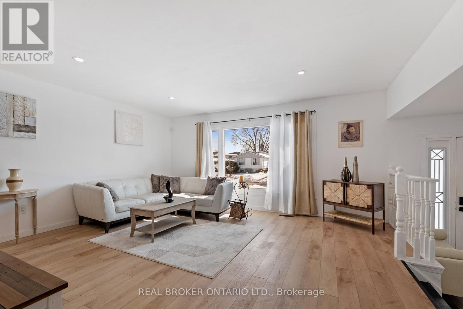 24 Keefer Road, Thorold, Ontario  L2V 4Y4 - Photo 5 - X12804280