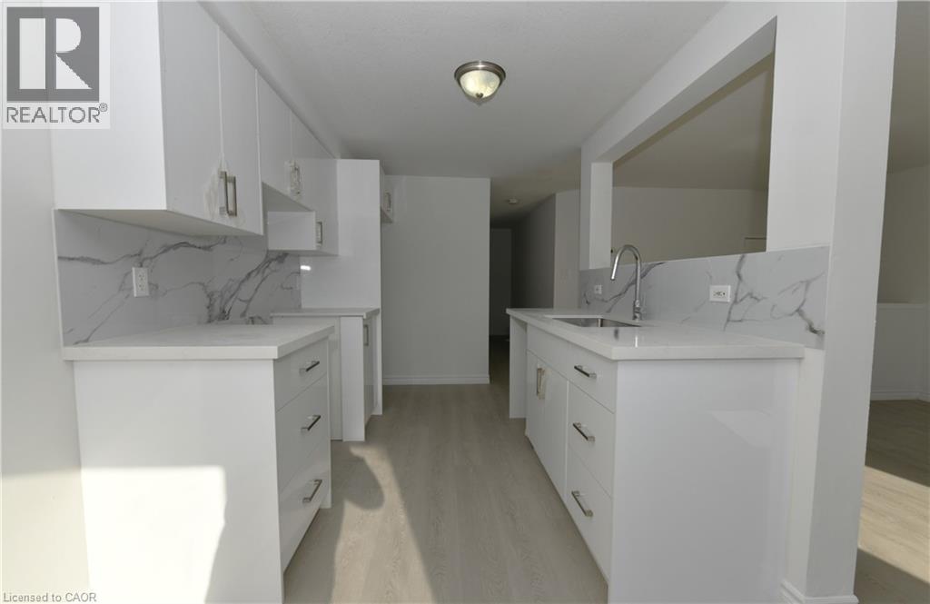 53 Foxglove Crescent, Kitchener, Ontario  N2E 3Y7 - Photo 4 - 40813060