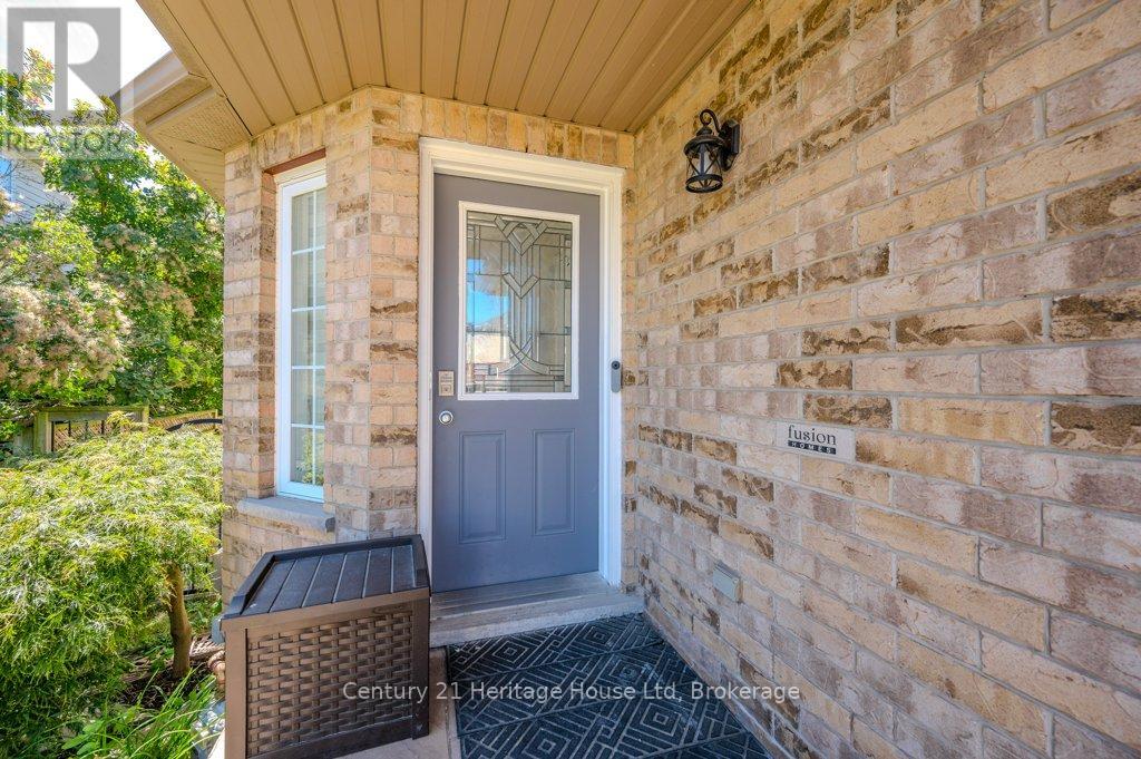 192 Severn Drive, Guelph (Grange Road), Ontario  N1E 0A1 - Photo 4 - X12903770