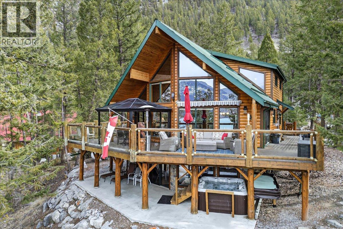 8385 Bighorn  Sheep Lane, Canal Flats, British Columbia