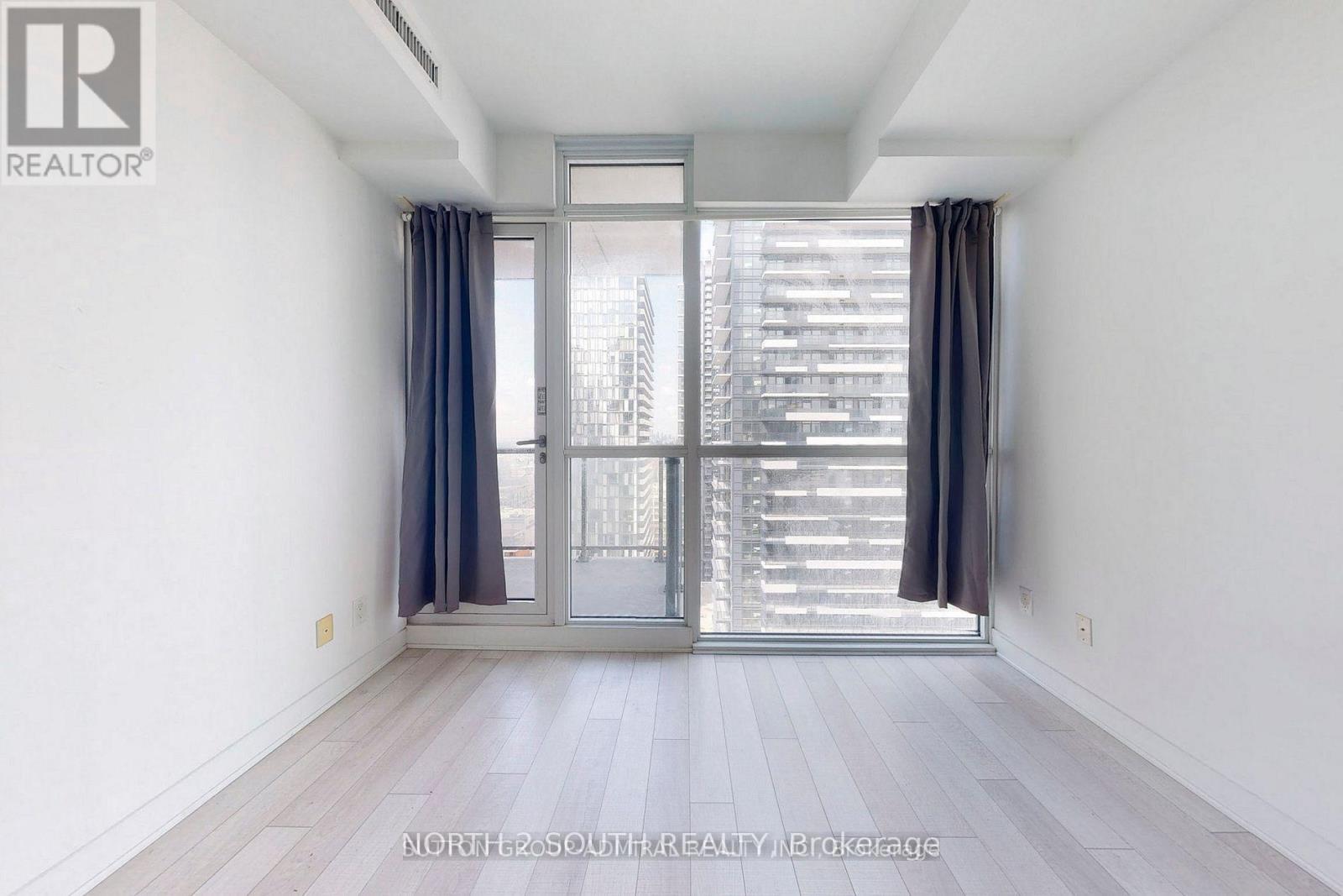 2703 - 290 Adelaide Street W, Toronto (Waterfront Communities), Ontario  M5V 0P3 - Photo 5 - C12903718