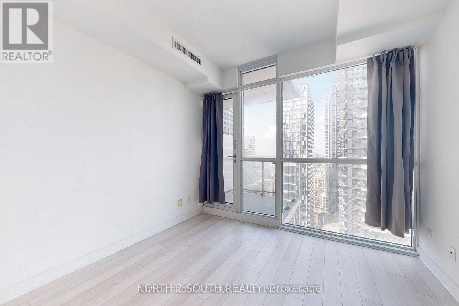 2703 - 290 Adelaide Street W, Toronto (Waterfront Communities), Ontario  M5V 0P3 - Photo 6 - C12903718