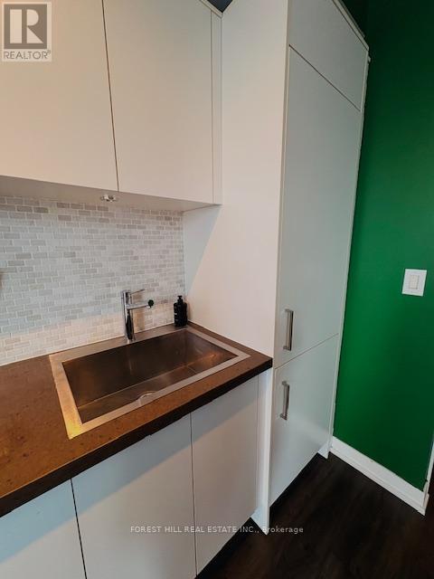 1005 - 21 Widmer Street, Toronto (Waterfront Communities), Ontario  M5V 0B8 - Photo 14 - C12903844