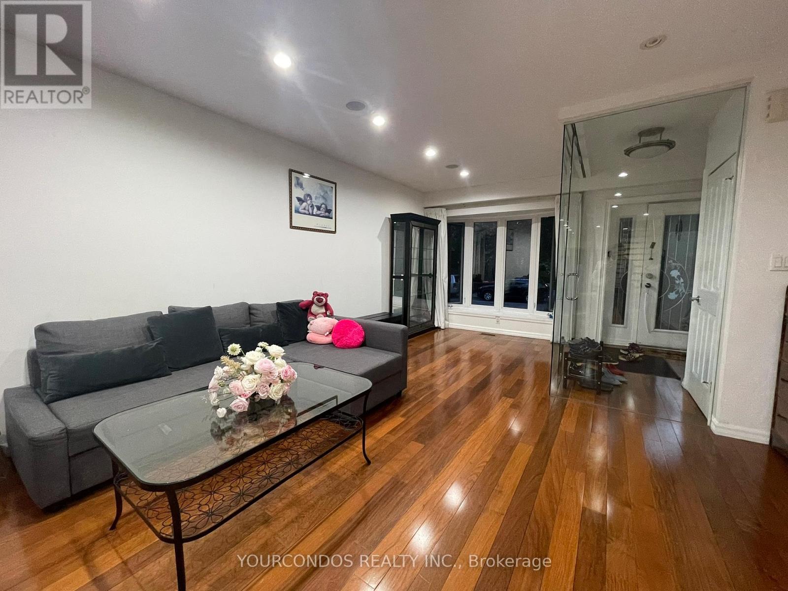 Upper A - 193 Brunswick Avenue, Toronto (University), Ontario  M5S 2M4 - Photo 3 - C12903848