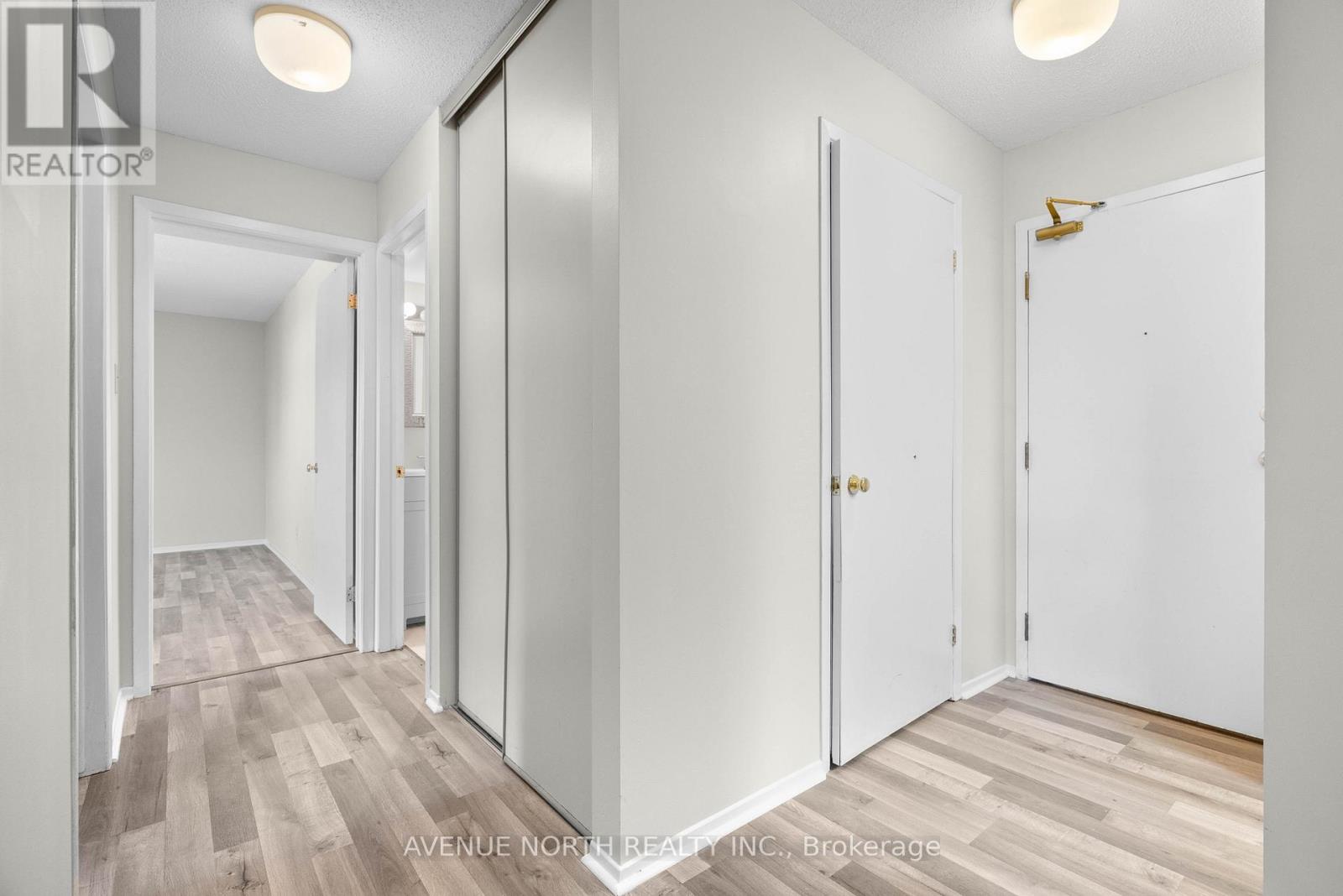 323 - 318 Lorry Greenberg Drive, Ottawa, Ontario  K1T 2R5 - Photo 4 - X12903784