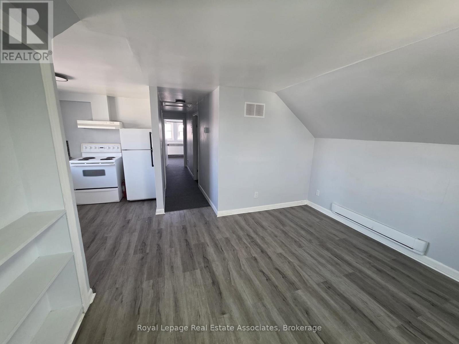 Unit 3 - 5957 Barker Street, Niagara Falls, Ontario L2G 1Y5 - Photo 3 - X12829150