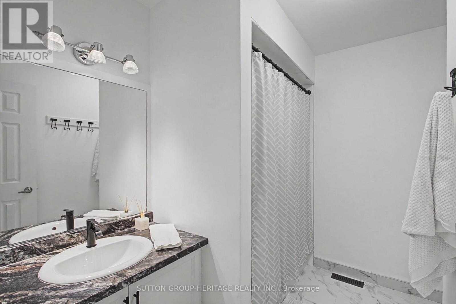 77 Lancaster Court, Georgina, Ontario  L4P 3Z9 - Photo 15 - N12903760