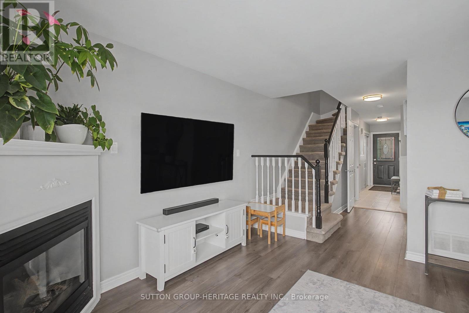 77 Lancaster Court, Georgina, Ontario  L4P 3Z9 - Photo 3 - N12903760