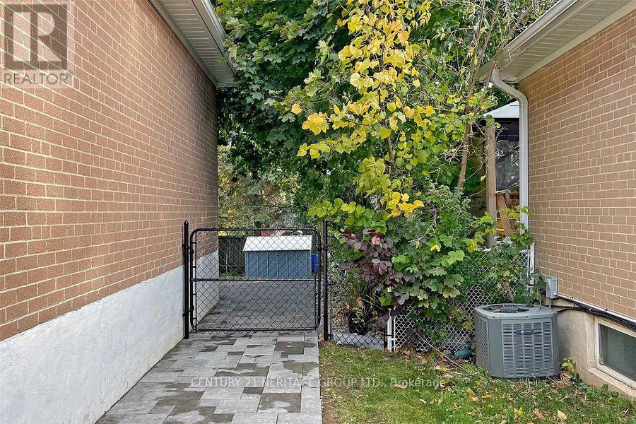 Main - 45 Lewis Drive, Newmarket (Central Newmarket), Ontario  L3Y 1R6 - Photo 20 - N12903772