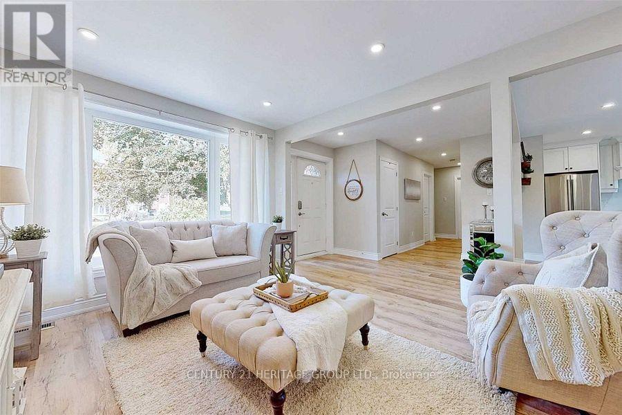 Main - 45 Lewis Drive, Newmarket (Central Newmarket), Ontario  L3Y 1R6 - Photo 3 - N12903772