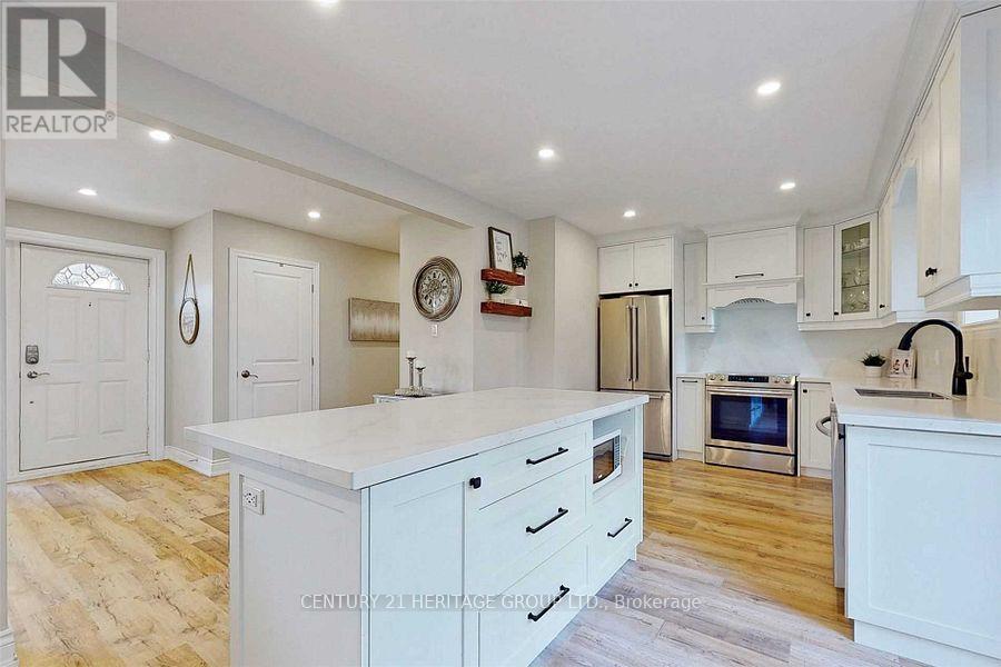 Main - 45 Lewis Drive, Newmarket (Central Newmarket), Ontario  L3Y 1R6 - Photo 5 - N12903772