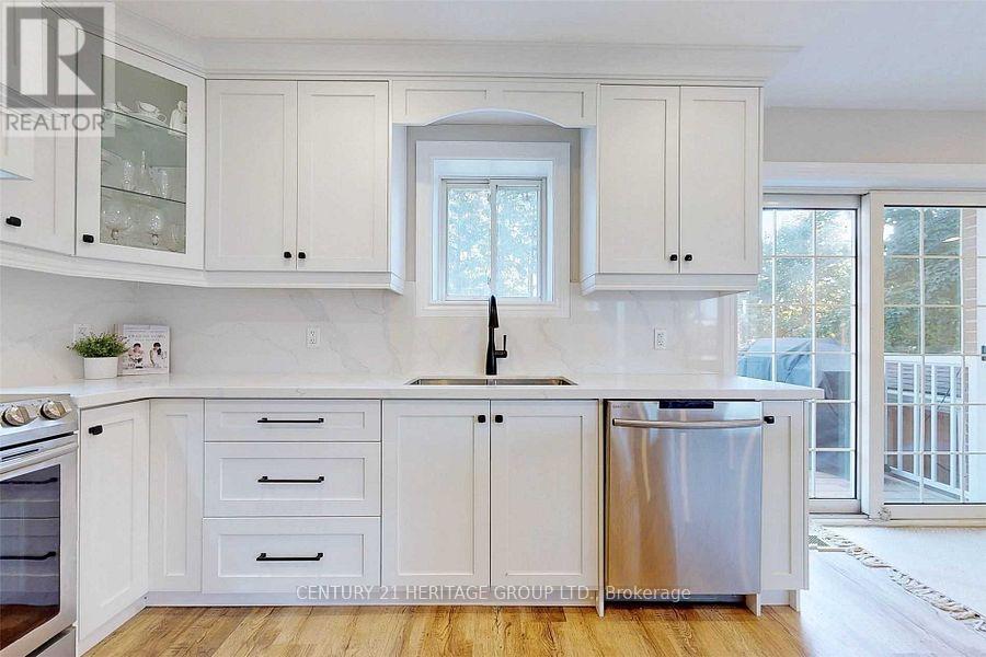 Main - 45 Lewis Drive, Newmarket (Central Newmarket), Ontario  L3Y 1R6 - Photo 7 - N12903772