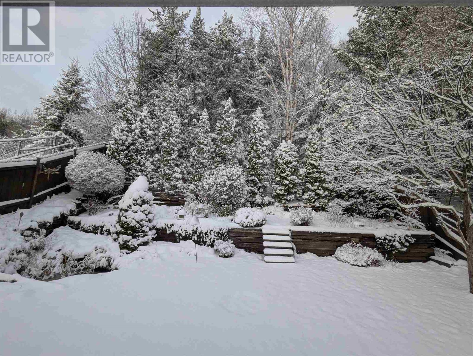 52 Hergott Ave, Elliot Lake, Ontario  P5A 3A8 - Photo 2 - SM260500