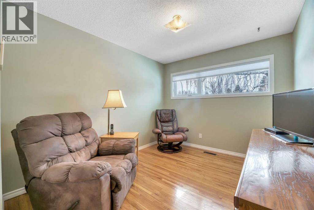 12132 Lake Waterton Crescent Se, Calgary, Alberta  T2J 2M7 - Photo 17 - A2293008