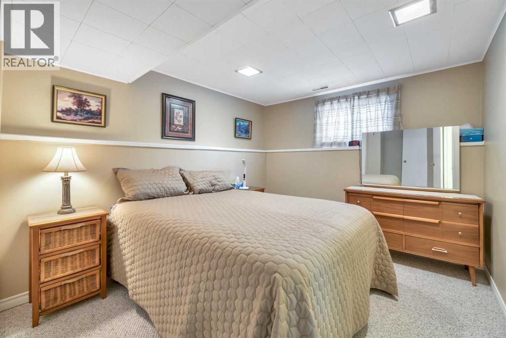 12132 Lake Waterton Crescent Se, Calgary, Alberta  T2J 2M7 - Photo 28 - A2293008