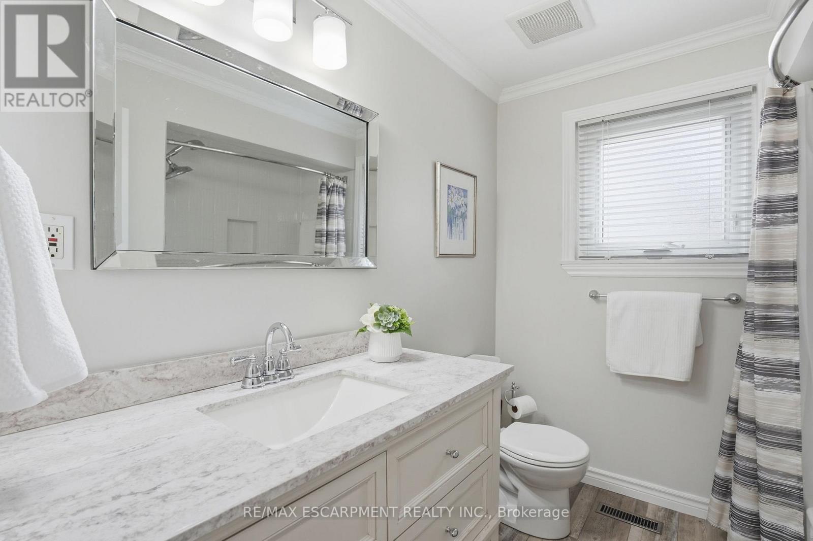 345 Erindale Drive, Burlington, Ontario  L7L 4T3 - Photo 22 - W12903754