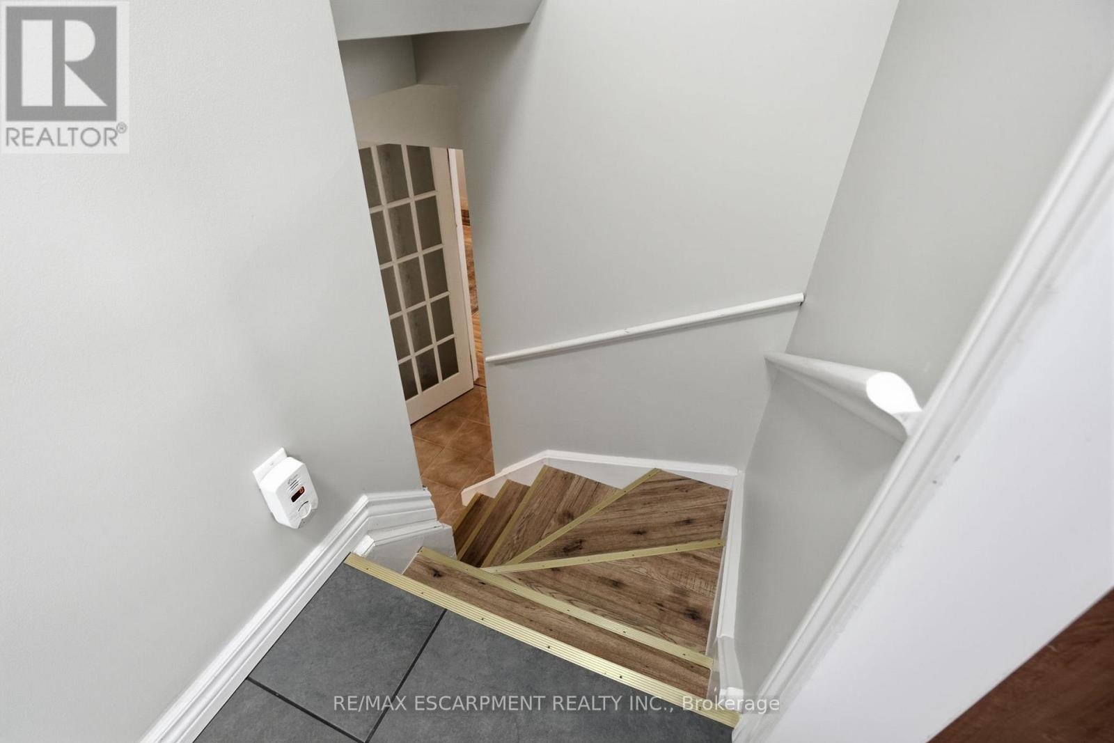 345 Erindale Drive, Burlington, Ontario  L7L 4T3 - Photo 24 - W12903754