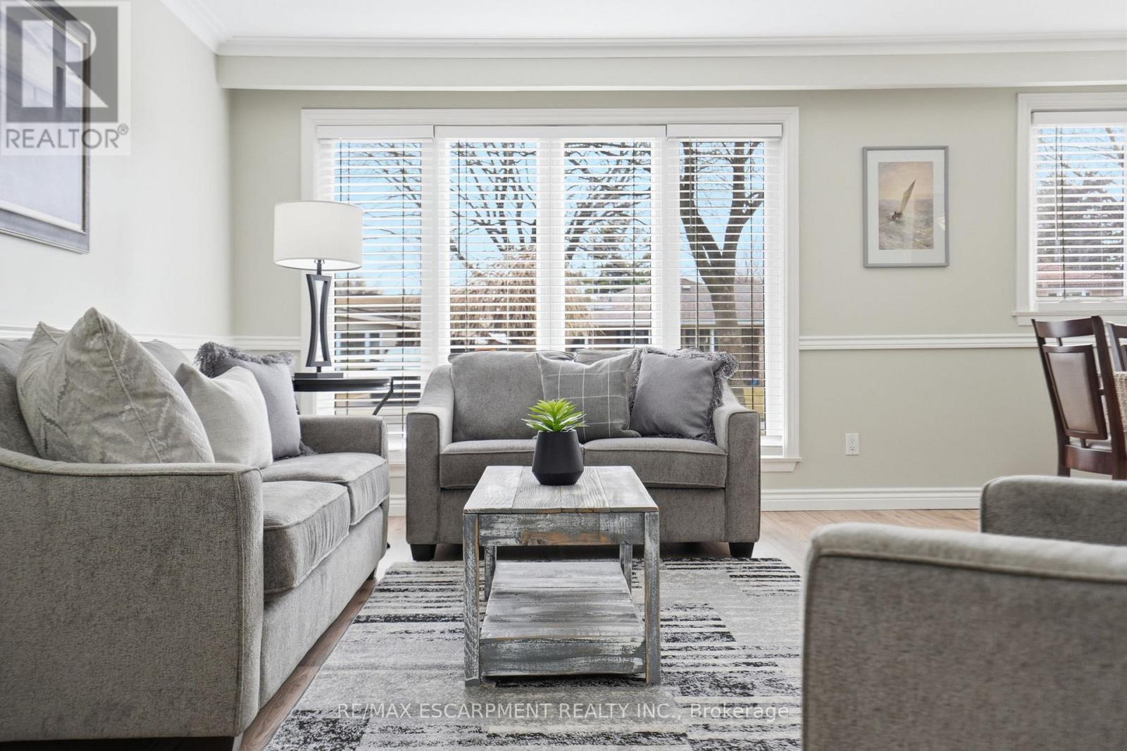 345 Erindale Drive, Burlington, Ontario  L7L 4T3 - Photo 7 - W12903754