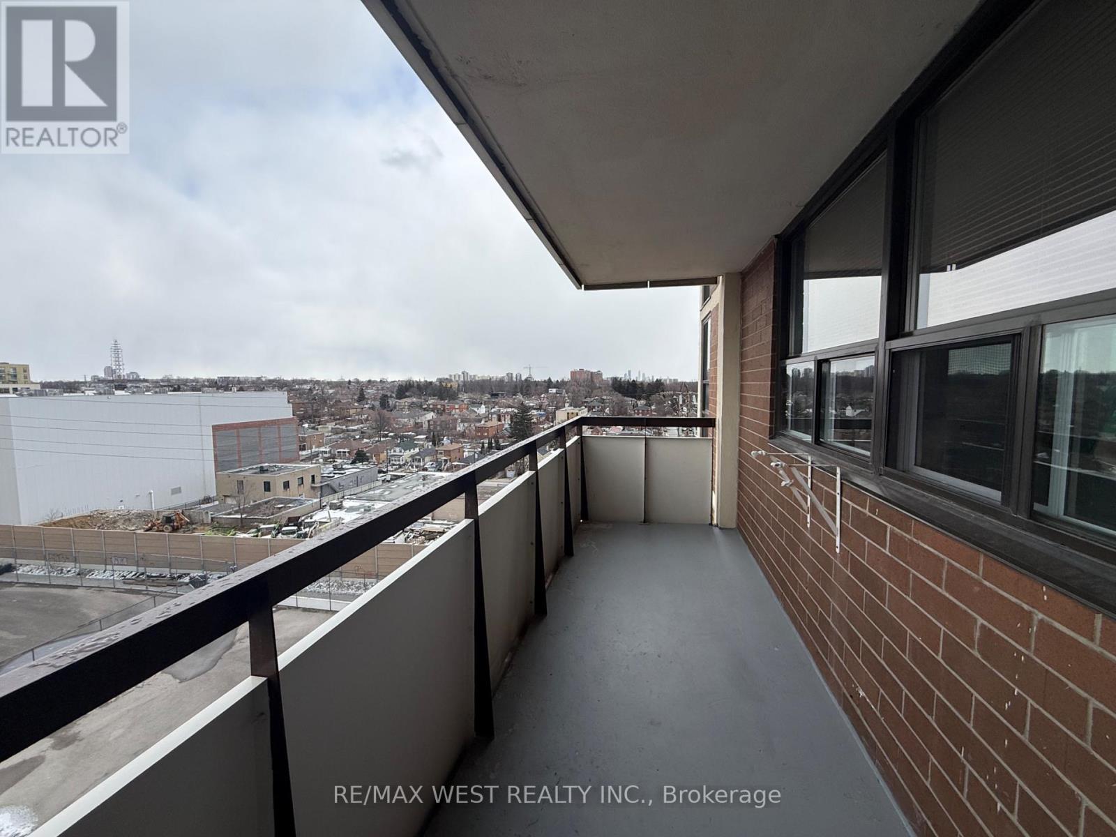 1005 - 541 Blackthorn Avenue, Toronto, Ontario  M6M 5A6 - Photo 11 - W12903804