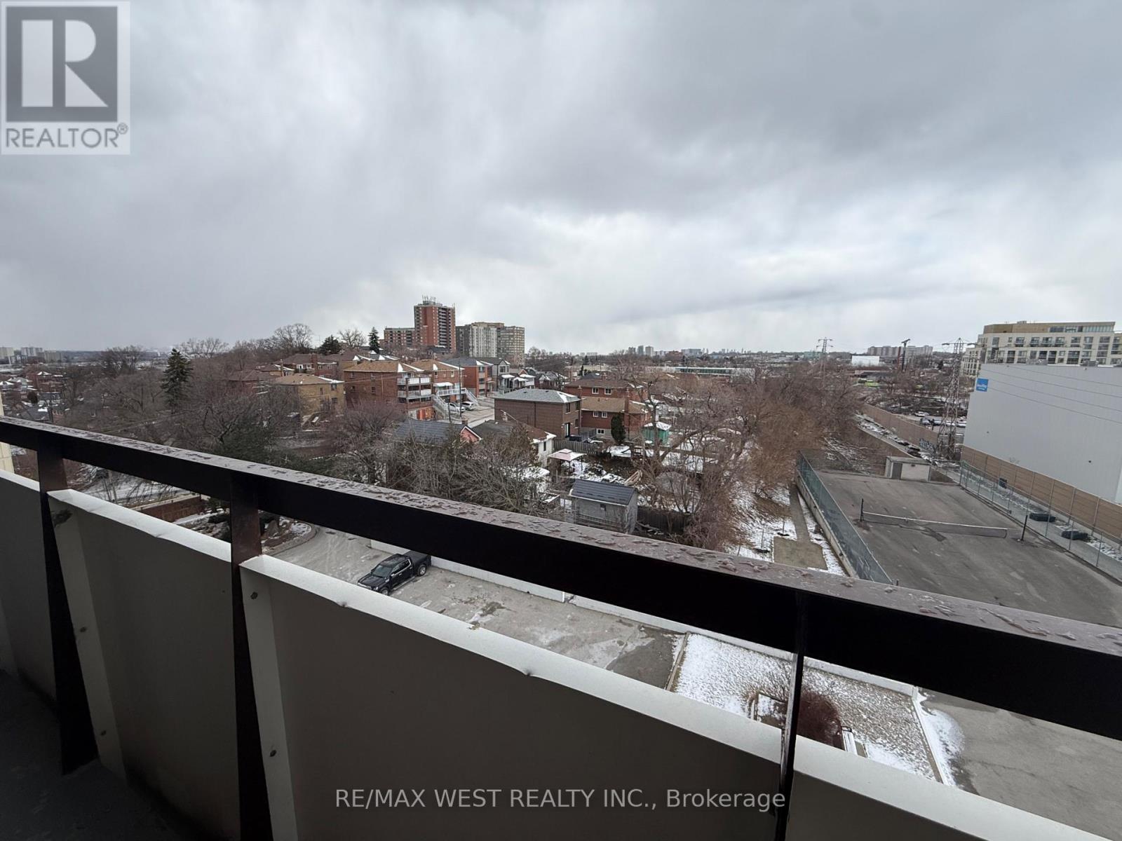 1005 - 541 Blackthorn Avenue, Toronto, Ontario  M6M 5A6 - Photo 12 - W12903804