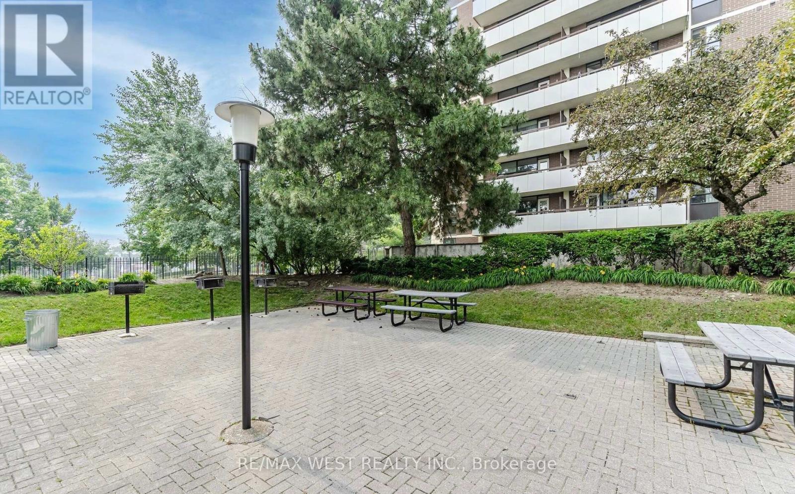 1005 - 541 Blackthorn Avenue, Toronto, Ontario  M6M 5A6 - Photo 14 - W12903804