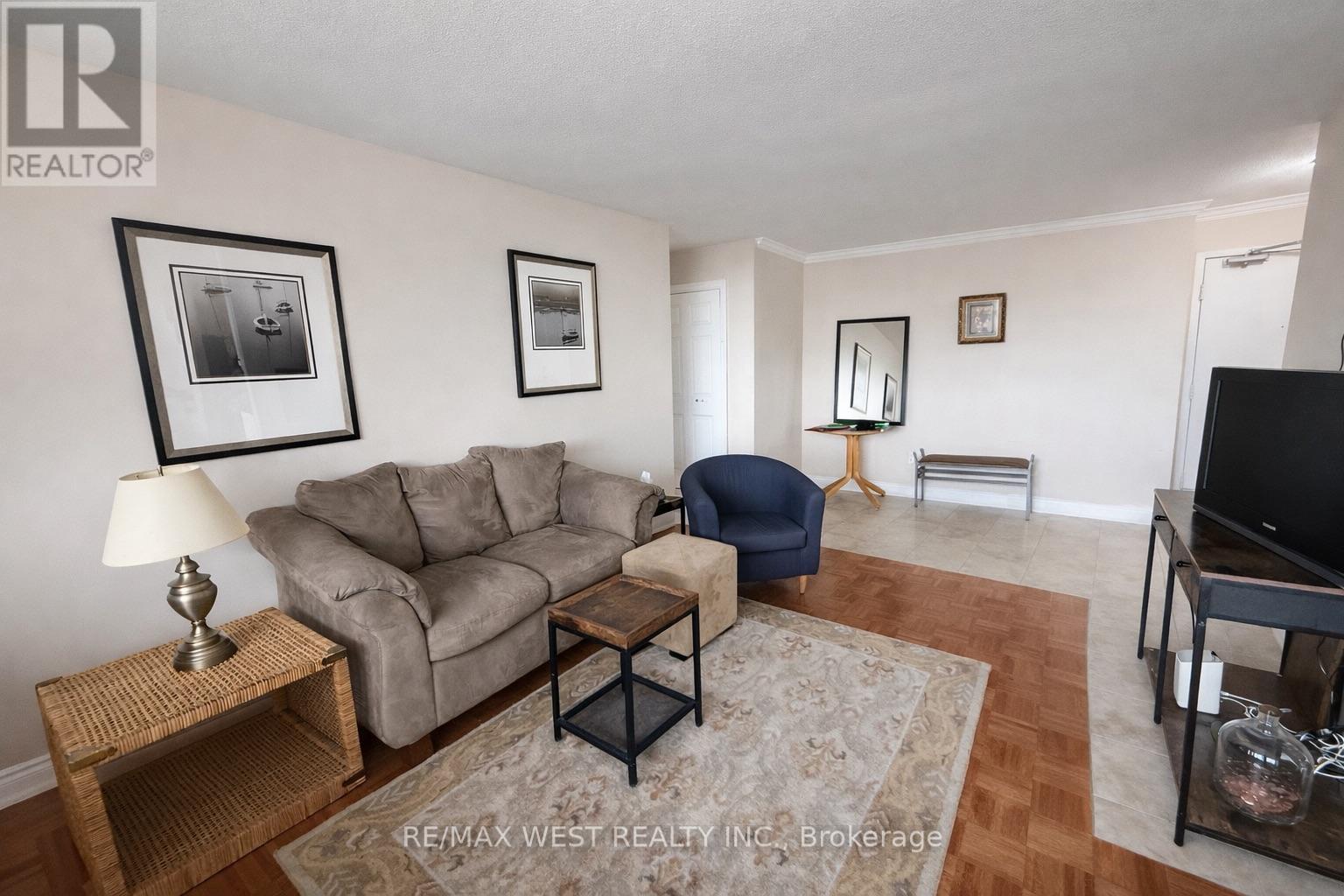 1005 - 541 Blackthorn Avenue, Toronto, Ontario  M6M 5A6 - Photo 3 - W12903804