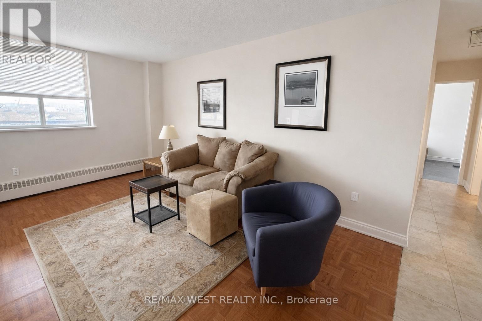 1005 - 541 Blackthorn Avenue, Toronto, Ontario  M6M 5A6 - Photo 4 - W12903804