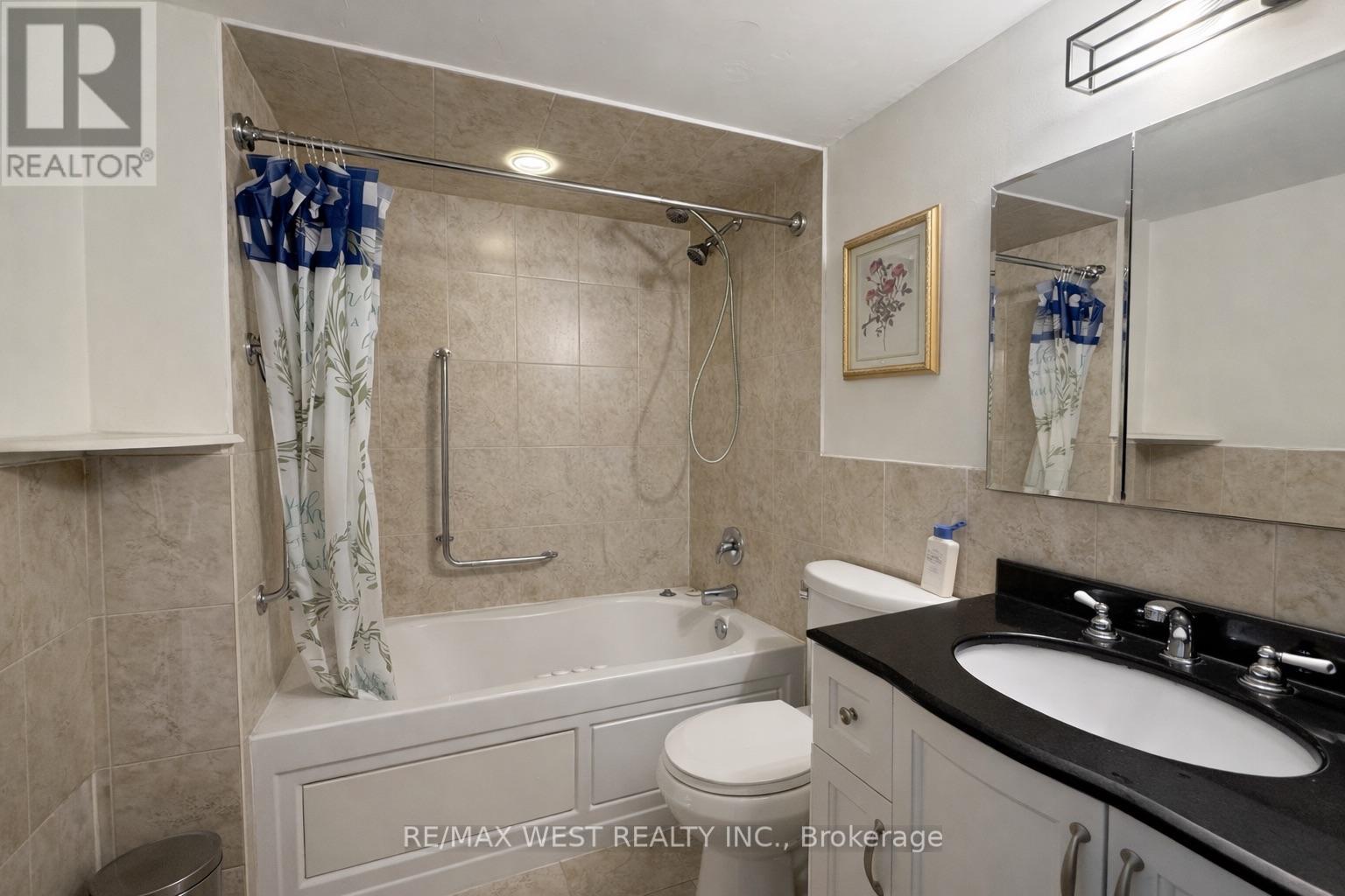 1005 - 541 Blackthorn Avenue, Toronto, Ontario  M6M 5A6 - Photo 9 - W12903804