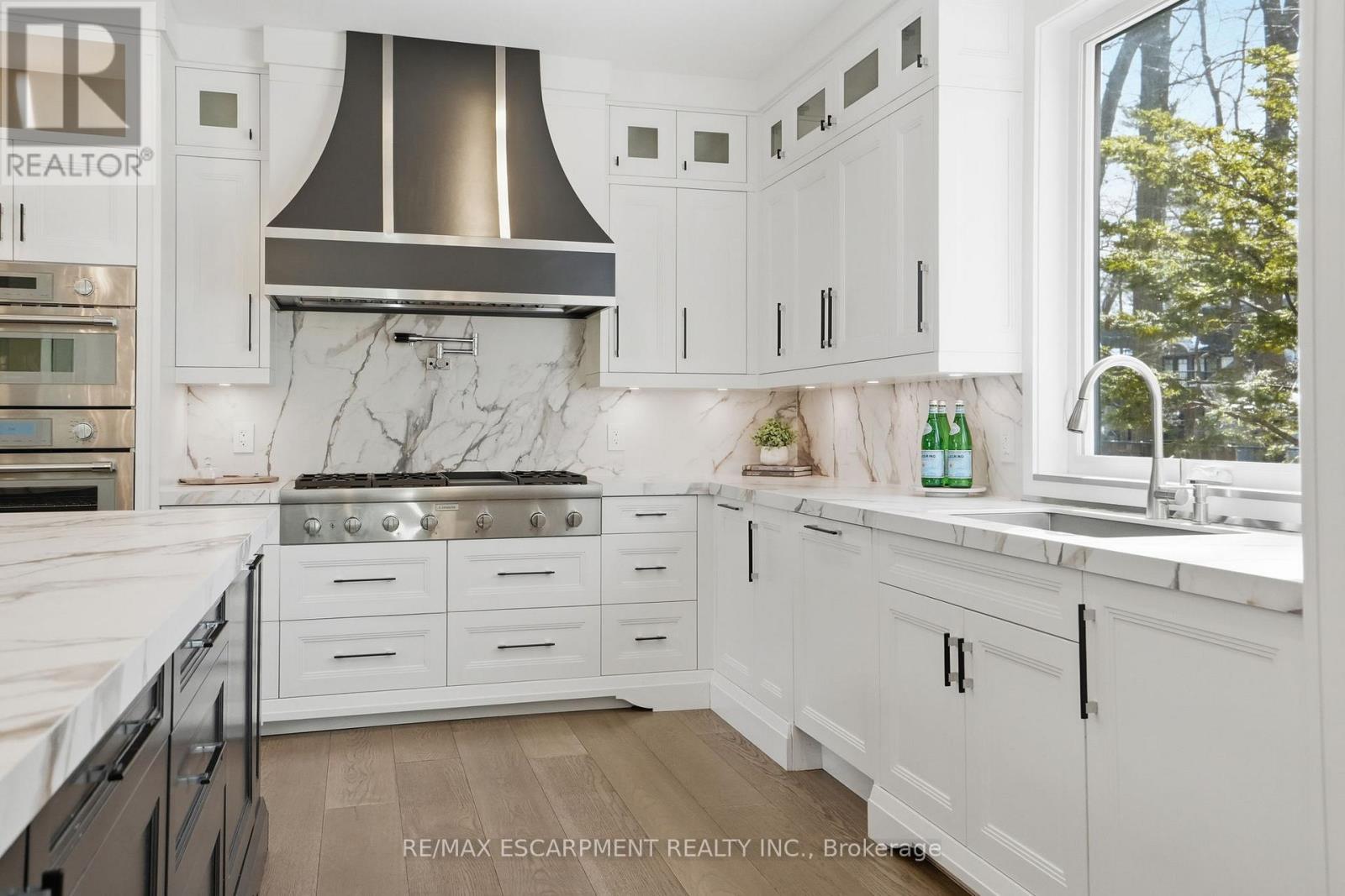 1489 Rogerswood Court, Mississauga, Ontario  L5J 1R7 - Photo 10 - W12903830