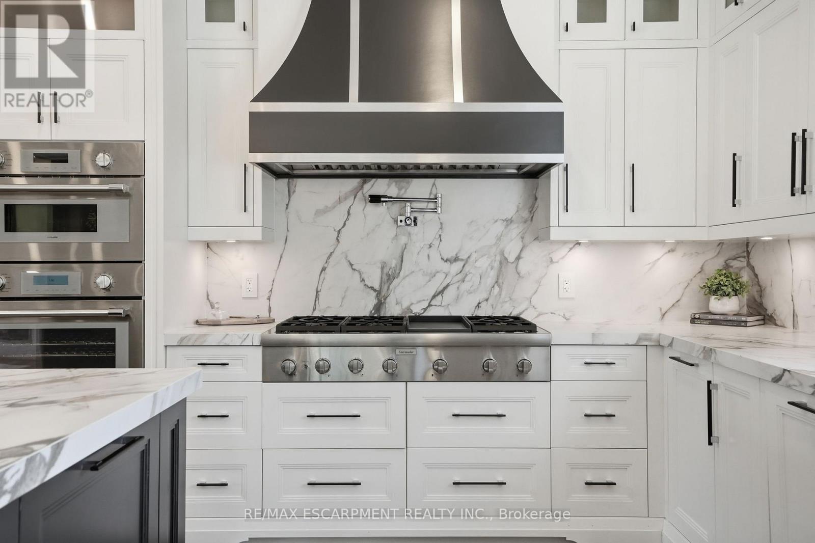 1489 Rogerswood Court, Mississauga, Ontario  L5J 1R7 - Photo 11 - W12903830