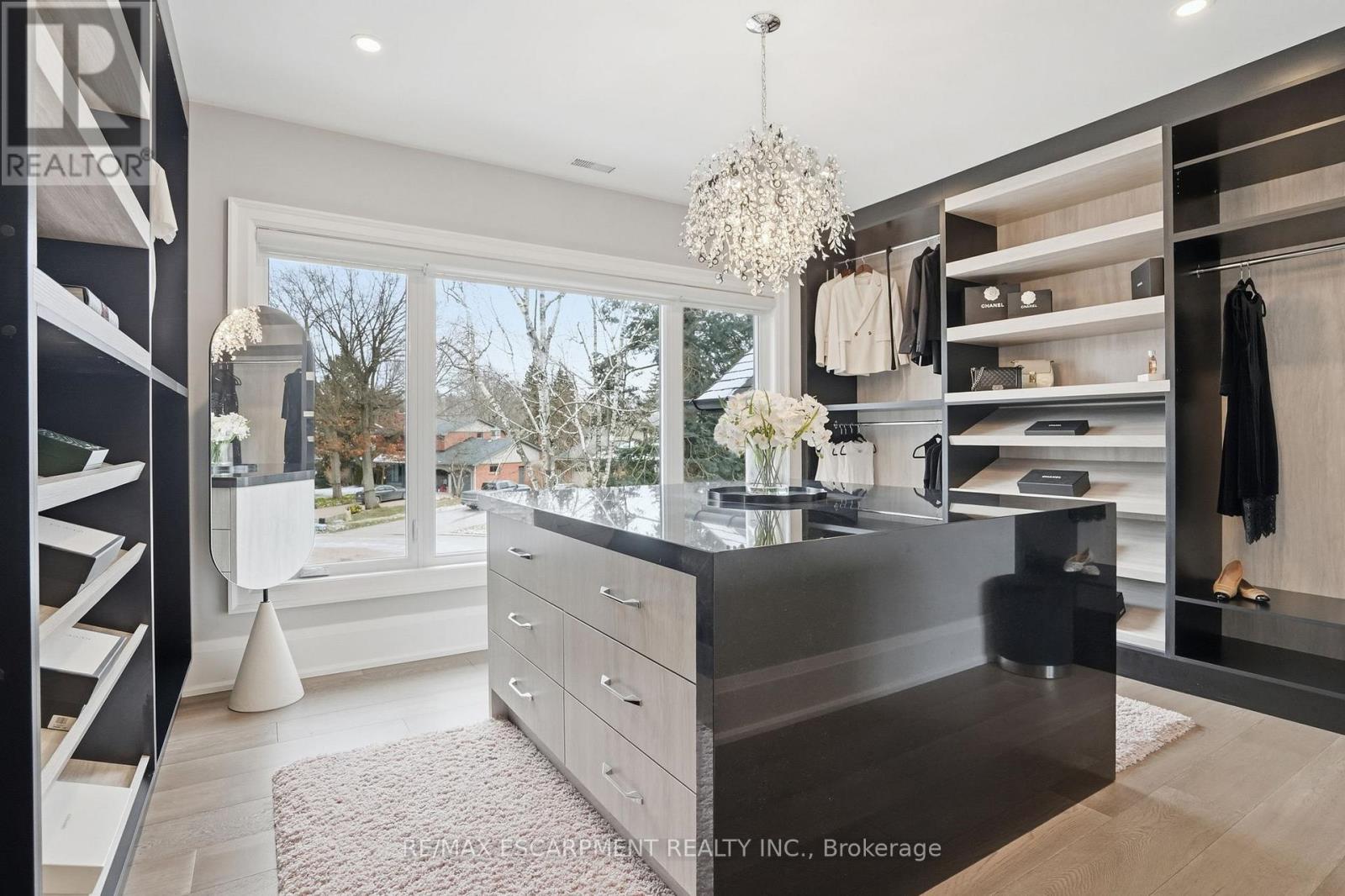 1489 Rogerswood Court, Mississauga, Ontario  L5J 1R7 - Photo 17 - W12903830