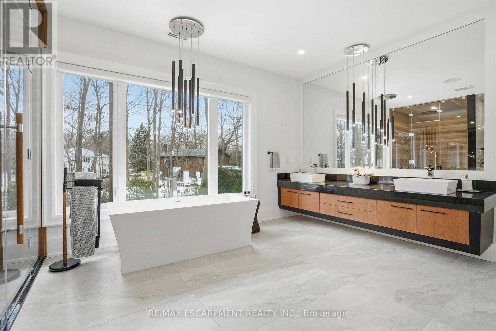 1489 Rogerswood Court, Mississauga, Ontario  L5J 1R7 - Photo 18 - W12903830