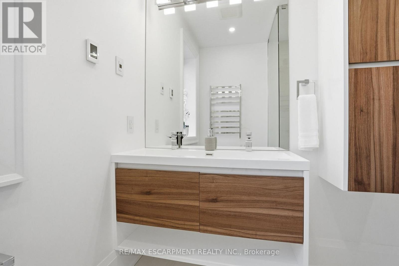 1489 Rogerswood Court, Mississauga, Ontario  L5J 1R7 - Photo 21 - W12903830