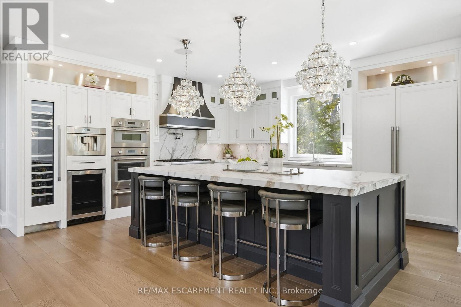 1489 Rogerswood Court, Mississauga, Ontario  L5J 1R7 - Photo 7 - W12903830