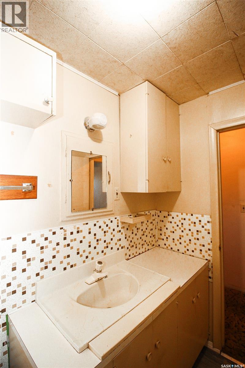 216 2nd Street E, Shaunavon, Saskatchewan  S0N 2M0 - Photo 19 - SK030944