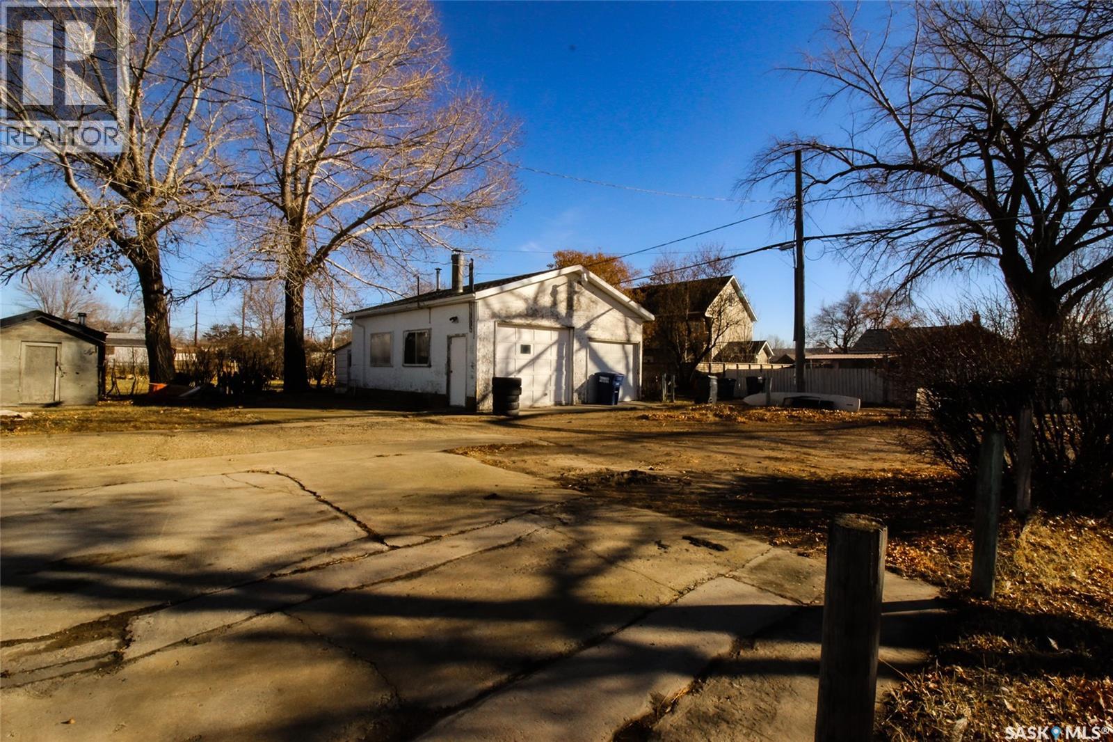 216 2nd Street E, Shaunavon, Saskatchewan  S0N 2M0 - Photo 35 - SK030944